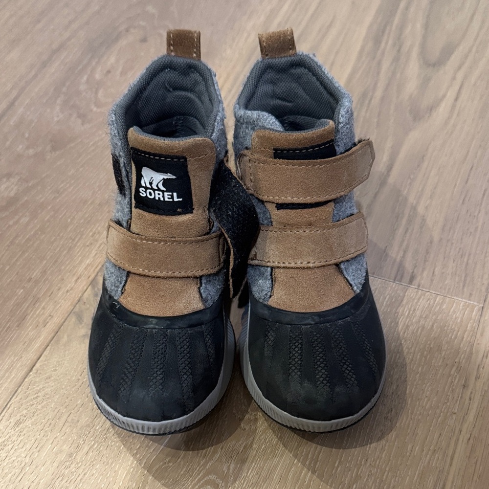 Sorel Kids' Black and Tan Boots 13C